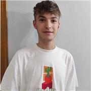 Profesor de matemáticas imparte clases a niños de todas las edades